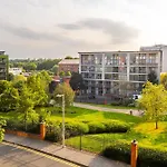 Eastern Suite With Freepark - 28 Night Stay
