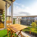 Eastern Suite With Freepark - 28 Night Stay