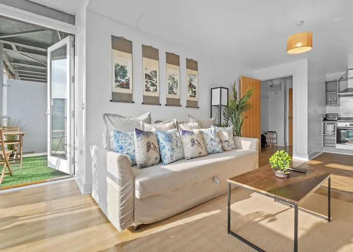 Eastern Suite With Freepark - 28 Night Stay